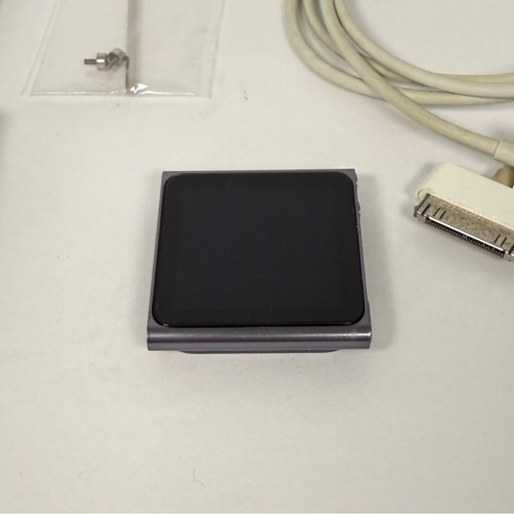 Apple iPod nano 8 GB 6th Generation Platinum with watch band black - Picture 5 of 13